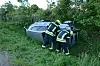 Feuerwehrkräfte am Unfallfahrzeug auf der A21 in Hammoor.
