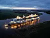 Der Luxusliner „Silver Ray“ auf der Ems vor Leer