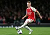 Oleksandr Zinchenko für den FC Arsenal am Ball