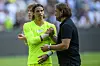 Yann Sommer und Daniel Farke schütteln sich die Hand.