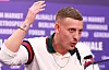 Felix Lobrecht, Drehbuchautor, spricht bei der Pressekonferenz zum Film 'Sonne und Beton' im Rahmen der Berlinale.