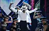 Myles Frost, Schauspieler aus den USA, und die Besetzung von «MJ» treten bei der 75. jährlichen Tony-Verleihung in der Radio City Music Hall in New York auf.
