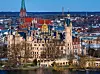 Das Schloss auf einer Insel im Schweriner See war jahrhundertelang die Residenz der mecklenburgischen Herzöge und Großherzöge und ist heute Sitz des Landtages von Mecklenburg-Vorpommern.