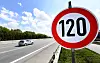 Schild: Tempolimit 120