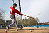 Brehan Murphy schlägt einen Baseball ab