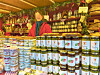 „Weihnachtlicher Gänsemarkt“: Diese freundliche junge Dame verkauft Pesto und Pasten. Nach eigenen Angaben weiß sie gar nicht, dass „Lebe Gesund“ Teil einer ökoreligiösen Sekte ist.