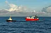 Schlepper 'Wulf9' und dem Taucherschiff 'Vina', sind im Wrackgebiet der gesunkenen «Verity» südwestlich von Helgoland.