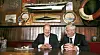 „Der Käptn“ Jürgen Schwandt beim Interview mit Hamburgs ehemaligen Bürgermeister Olaf Scholz (SPD) 2016 in der Haifisch-Bar.