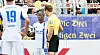 Christopher Antwi-Adjei im Gespräch mit dem Schiedsrichter