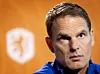 Der Trainer der niederländischen Nationalmannschaft Frank de Boer gab bei der KNVB-Pressekonferenz bekannt, dass einige seiner Spieler das Impfangebot ablehnen.