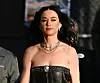 Katy Perry im schwarzen Dress.