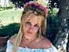 Britney liebt ihren Garten.