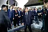 „Halt! Sofort zurück in die Maske! So kommen Sie nicht auf mein Gruppenbild!“