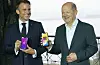 „Wir haben nicht nur Nummern ausgetauscht, sondern gleich das ganze Handy – clever, was?“
