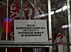 Schild der Bayern Fans mit der Aufschrift „Gegen Machtmissbrauch und Physische& Psychische Gewalt in Beziehungen“