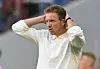 Julian Nagelsmann schlägt die Hände über den Kopf zusammen.