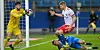 Zwei, die betroffen sind: Holstein Kiels Keeper Ioannis Gelios (l.) infizierte sich kürzlich mit dem Corona-Virus. HSV-Stürmer Simon Terodde hat seine Krankheit schon überwunden.
