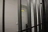 Ein Schild „Allah the Greatest” hängt an der Wohnungstür.