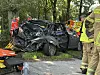 Die beiden Autos wurden durch den Unfall stark beschäfigt.