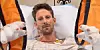 Romain Grosjean grüßt mit Verbänden um seine Hände