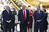 FIFA-Präsident Gianni Infantino (l.) zusammen mit Donald Trump (2.v.l) und Chelsea-Boss Boehly bei der Verleihung des Pokals der Klub-WM