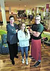 Marianne Sorokowski (l.), Leiterin vom Sozialkaufhaus „Fairkauf“, mit ihren Mitarbeitern Ivonne Naver und Richard Kunzmann