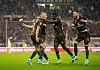 14. Oktober: Mit 3:0 besiegt St. Pauli den HSV am Millerntor im Stadtderby.