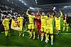 Die Spieler des FC Villareal feiern Arm in Arm