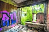 Graffiti an beinahe allen Wänden: Das Gebäude scheint ein beliebtes Ziel für Sprayer zu sein.
