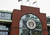 Südseite des Millerntorstadions mit FCSP eG-Wappen