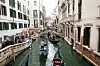 Kanal in Venedig mit Gondeln