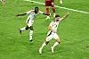 Niclas Füllkrug bejubelt gemeinsam mit Antonio Rüdiger seinen späten Ausgleich