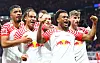 Timo Werner (rechts) jubelt mit seinen Leipziger Kollegen über ein RB-Tor.