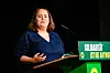 Ricarda Lang, Bundesvorsitzende von Bündnis 90/Die Grünen, spricht während des Landesparteitags auf der Bühne im Bürgerhaus Wilhelmsburg.