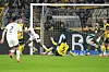 St. Paulis Morgan Guilavogui feiert sein vermeintliches 1:0 in Dortmund.