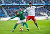 Auf Bremen (hier Mitchell Weiser) trafen Robert Glatzel und der HSV zuletzt 2022.