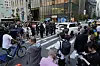 Menschenmenge vor Trumptower
