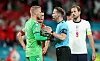 Kasper Schmeichel und Danny Makkelie