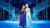 Darstellerinnen von Elsa und Anna im Kostüm