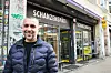 Inhaber Riza Oguz vor seinem „Schanzenspäti“.