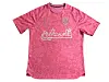 Ein rosafarbenes FC Palestina-Trikot