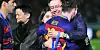 Ein Bild aus besseren Tagen: Barca-Präsident Josep Bartomeu und Superstar Lionel Messi feiern 2015 den Gewinn der Klub-WM.