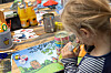 Bei Nutzmüll können die Kinder spielerisch lernen, aus alten Sachen neue zu basteln.