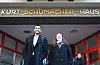 Melanie Leonhard (r-l), Landesvorsitzende der SPD Hamburg, und Leon Alam, Landesvorsitzender von Bündnis 90/Die Grünen Hamburg, kommen nach den Sondierungsgesprächen aus dem Kurt-Schumacher-Haus
