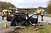Der Ford wurde bei dem Unfall auf der A23 zerstört. Ein Rettungshubschrauber landete auf der Fahrbahn.