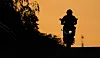 Ein Mann auf einem Motorrad (Symbolbild)