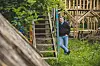 Dennis Finnern kam als mauliger Teenie an den Tegelsbarg. Heute leitet er den Bauspielplatz, der für viele Kinder ein Zufluchtsort ist.