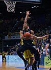 Jaylon Brown zieht zum Korb.