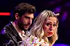 Das Rateteam Ruth Moschner (r.) und Alvaro Soler sitzt in der Prosieben-Show „The Masked Singer“ am Ratepult.