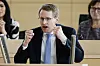 Daniel Günther (CDU), Ministerpräsident von Schleswig-Holstein, spricht während einer Debatte.